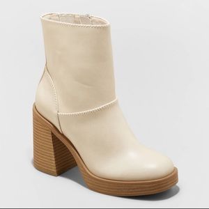 Women’s Olly Platform Boots off white